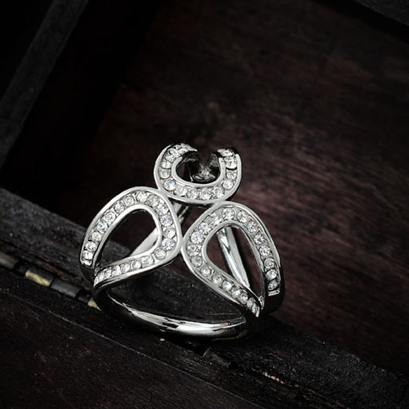 Elegant Luxury Scarf Buckle Wedding Hoop Brooch Pins for Women Crystal Holder Silk Shawl Buckle Ring Clip Scarf Jewelry Gift